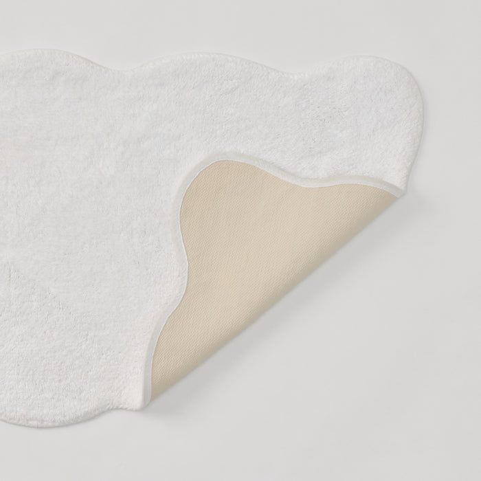Crisp white scalloped bath runner with white trim.